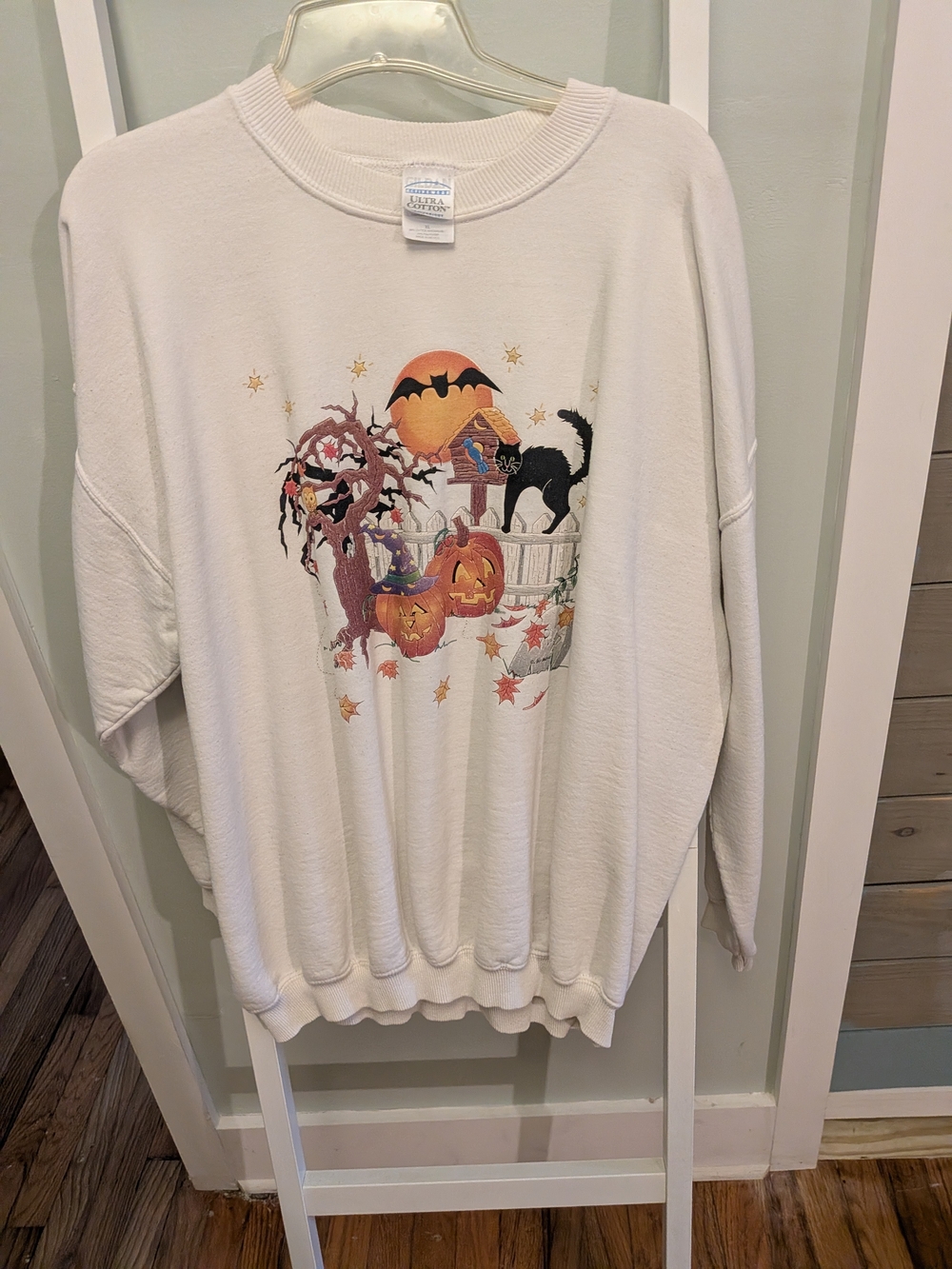 Gildan Cream Halloween Graphic Crewneck Sweatshirt